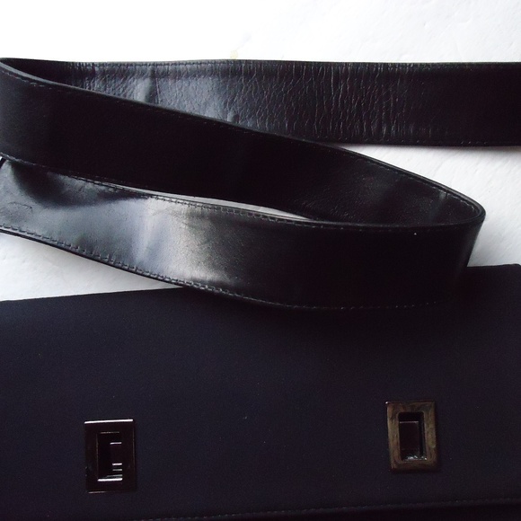 Stuart Weitzman turnlock crossbody  bag. - Picture 5 of 8